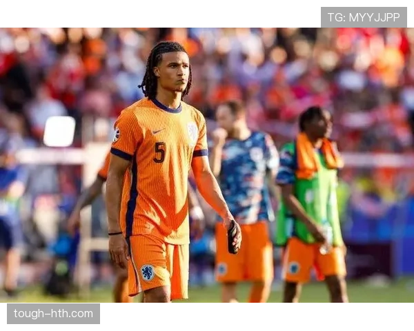 阿克中卫风格展现,球队在关键时刻实现逆袭表现值得关注 阿克中卫风格展现,球队在关键时刻实现逆袭表现值得关注